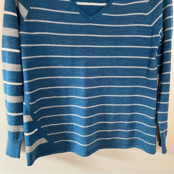 Smartwool Merino Wool Blend V-Neck Split Stripe Relaxed Sweater Blue White - Picture 2 of 8